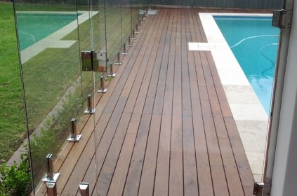 Pool - Frameless Fence
